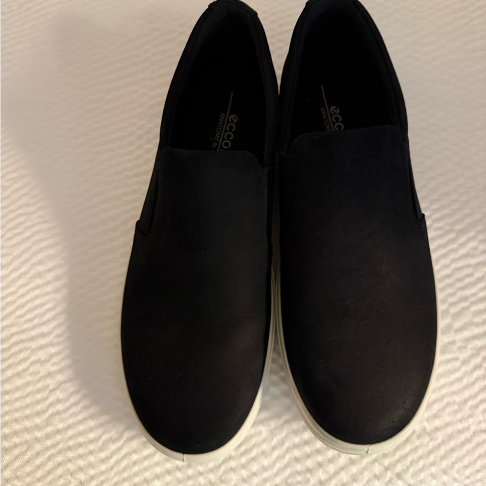 Ecco Women's Black leather Slip-On Sneakers - Picture 8 of 8